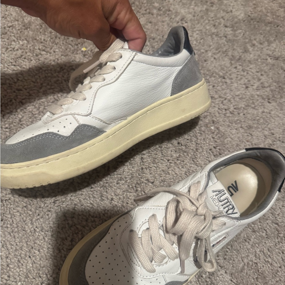 White and Gray Retro Sneakers with Vintage Aesthetic